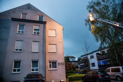 Weinstadt: Rauchentwicklung in Mehrfamilienhaus sorgt fuer Feuerwehreinsatz